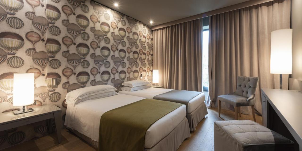 Grand Hotel De La Ville Parma Esterno foto A room at the hotel