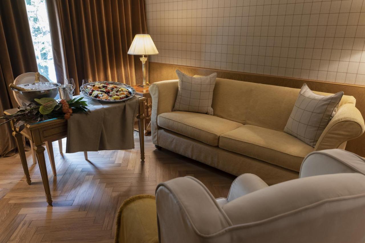Grand Hotel De La Ville Parma Esterno foto A suite at the Hotel de la Ville