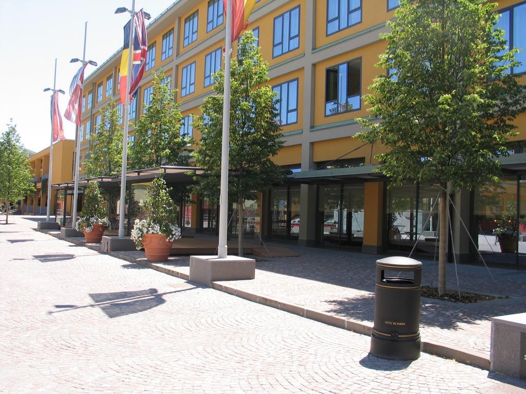 Grand Hotel De La Ville Parma Esterno foto The main building of the University of Novi Sad