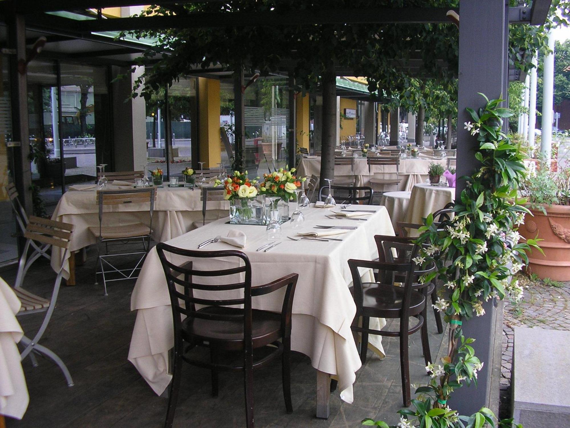 Grand Hotel De La Ville Parma Esterno foto Restaurant in Italy