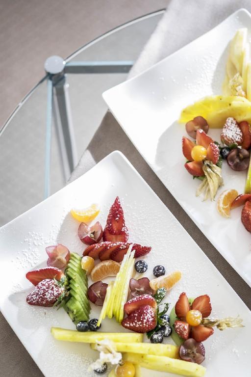 Grand Hotel De La Ville Parma Esterno foto A fruit salad