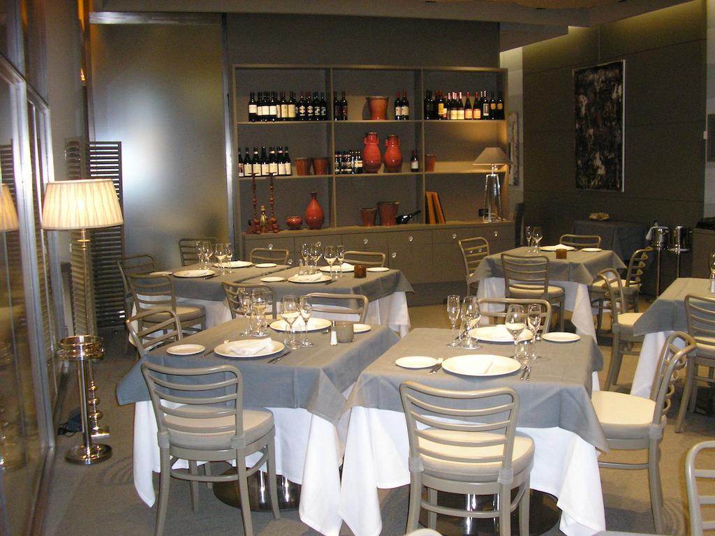 Grand Hotel De La Ville Parma Esterno foto Interior of the restaurant