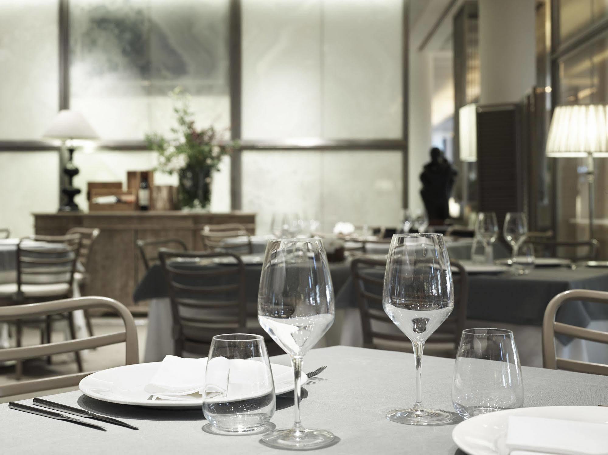 Grand Hotel De La Ville Parma Esterno foto Interior of the restaurant