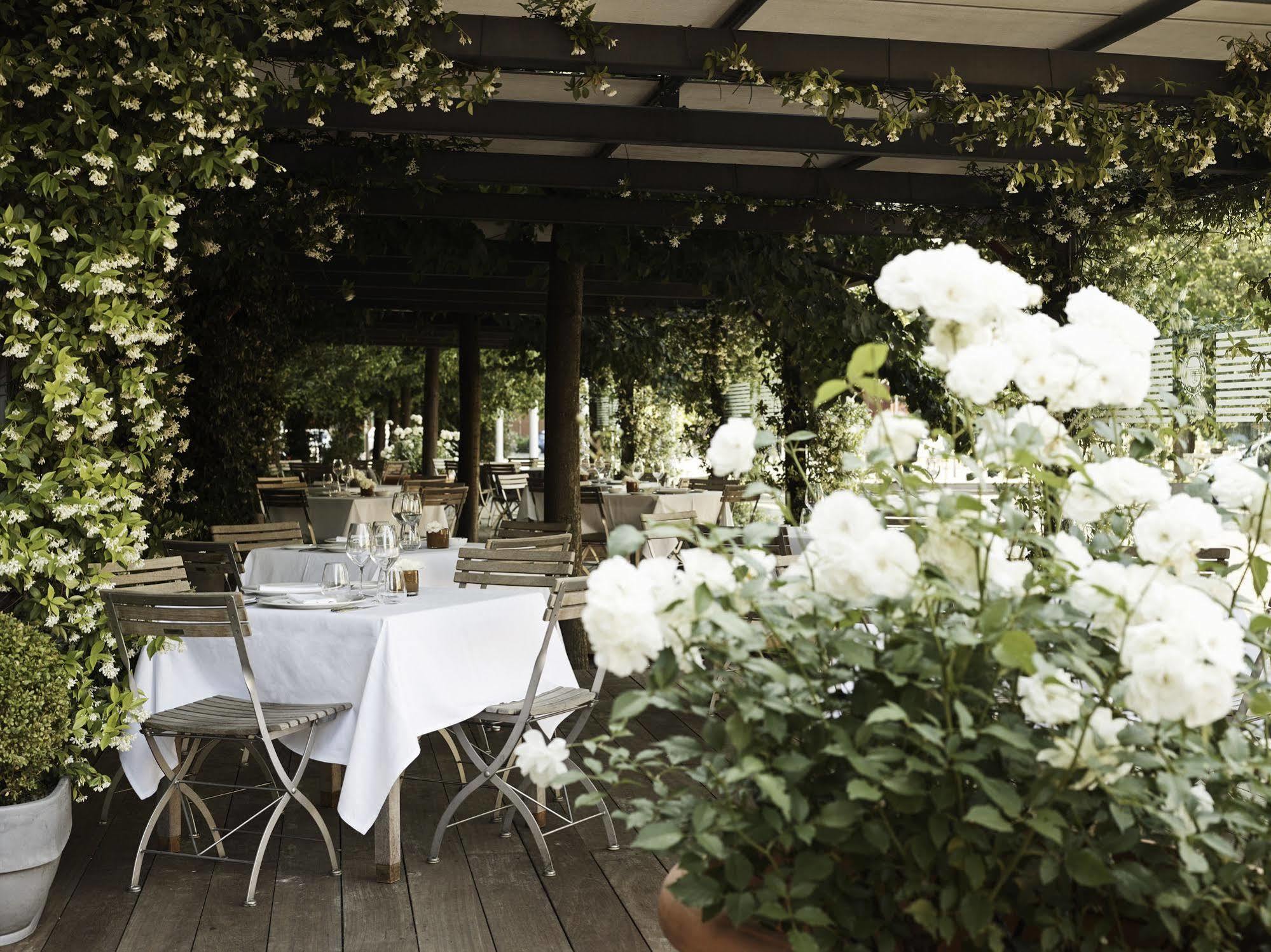 Grand Hotel De La Ville Parma Esterno foto The restaurant's terrace