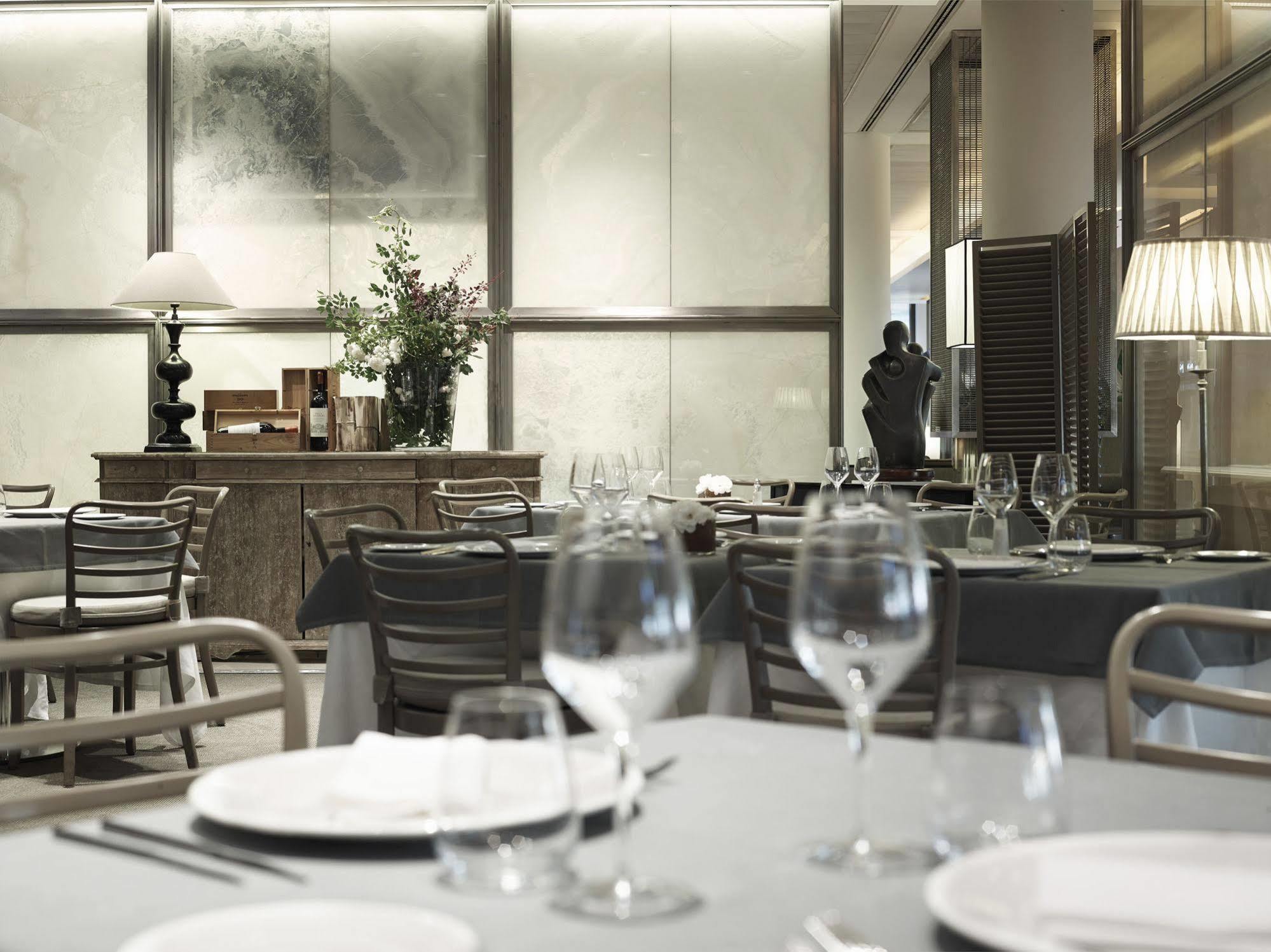 Grand Hotel De La Ville Parma Esterno foto Interior of the restaurant
