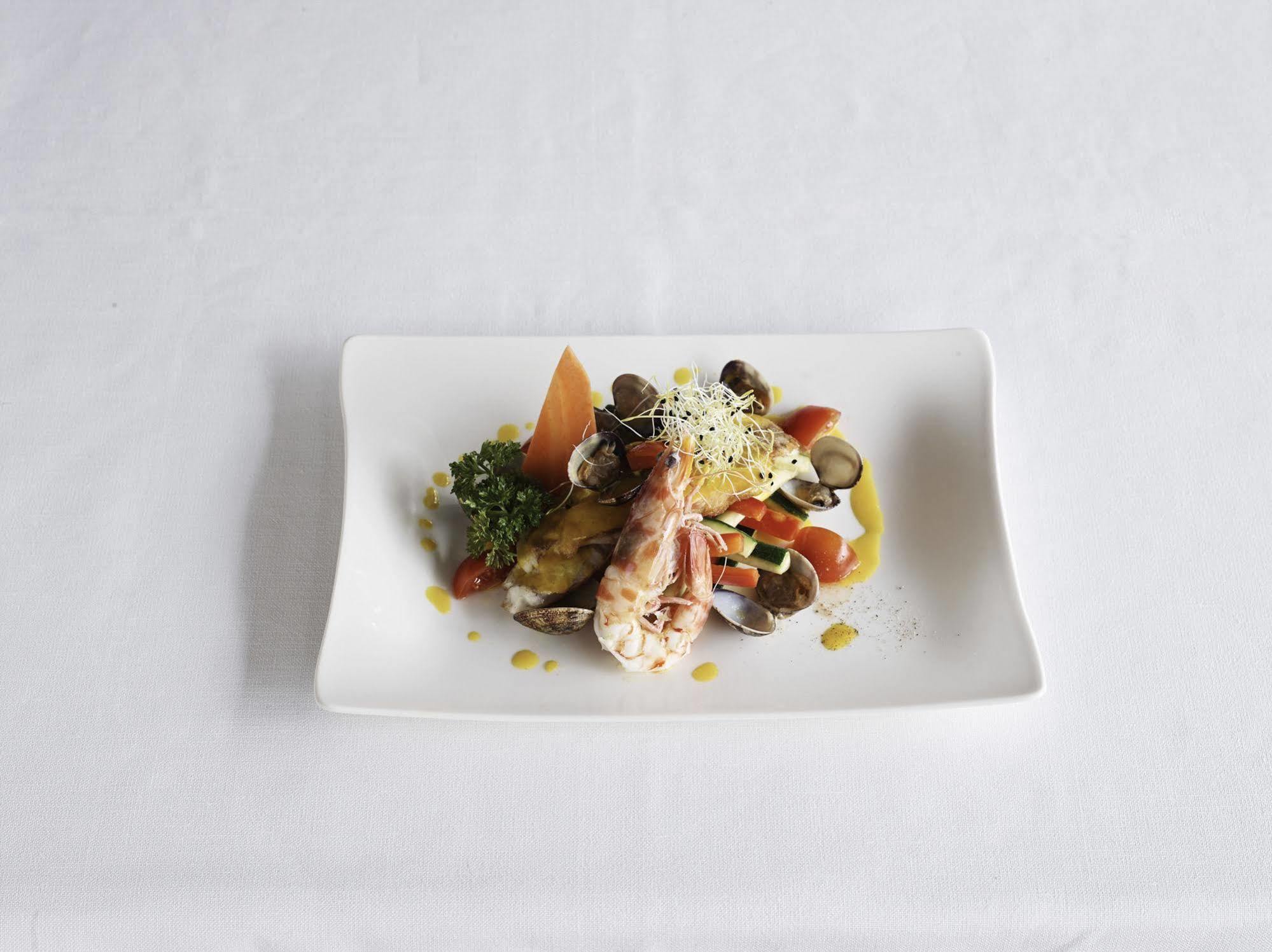 Grand Hotel De La Ville Parma Esterno foto A plate of food