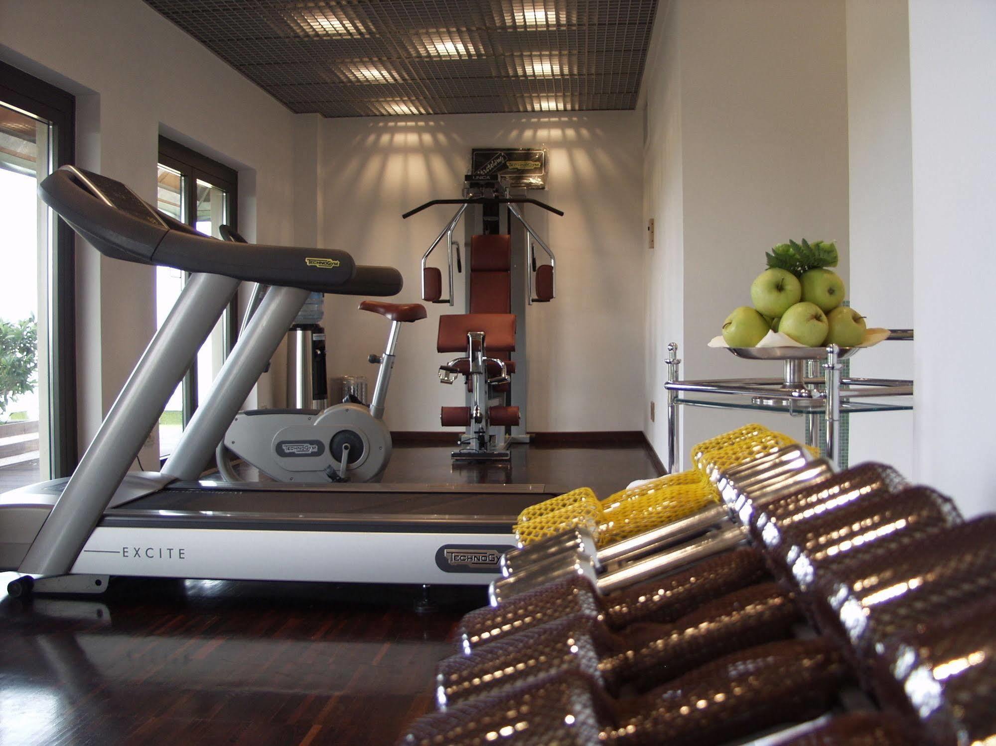 Grand Hotel De La Ville Parma Esterno foto A home gym