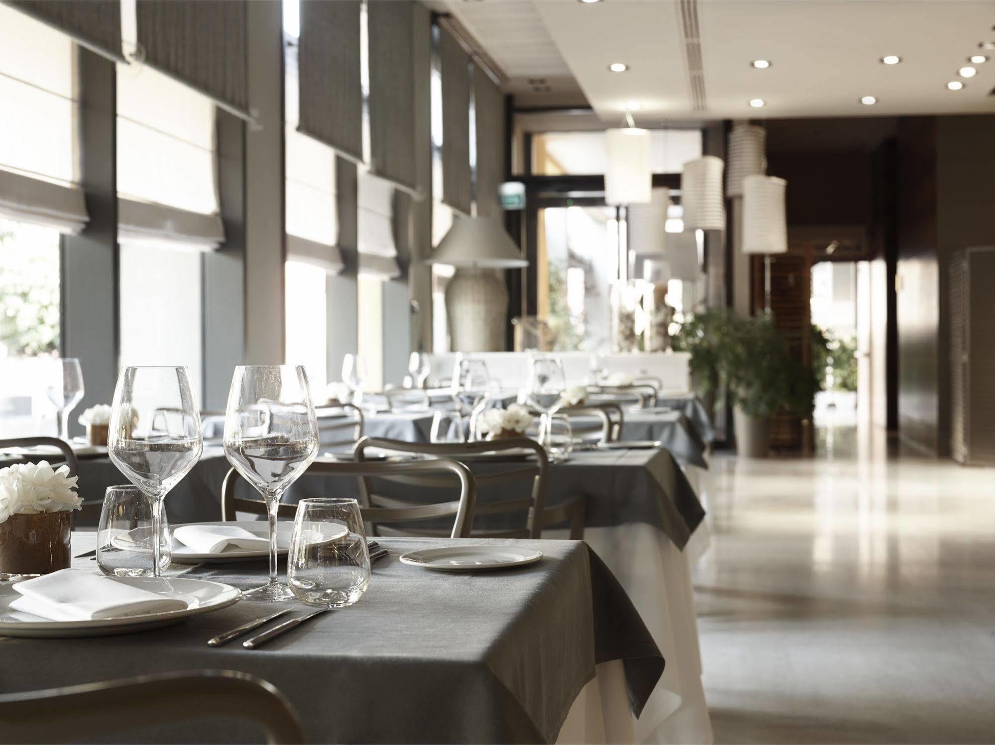 Grand Hotel De La Ville Parma Esterno foto Restaurant