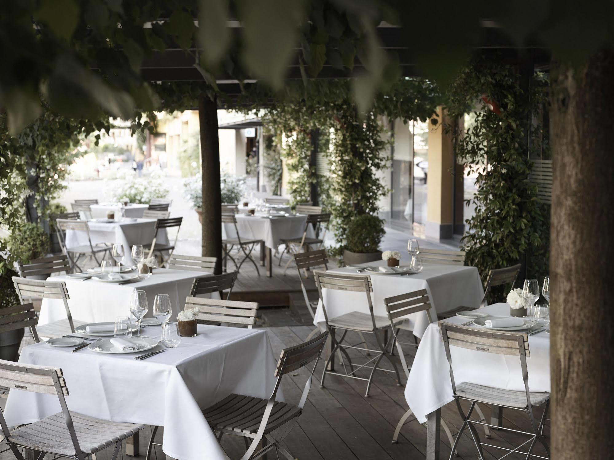 Grand Hotel De La Ville Parma Esterno foto The restaurant's terrace